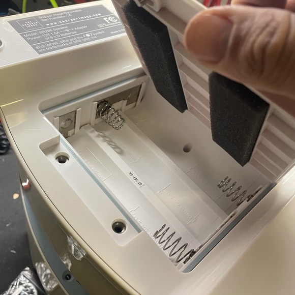 Sharper image SR297 speaker 2.4 ghz
Comes with power supply unit - Picture 13 of 13